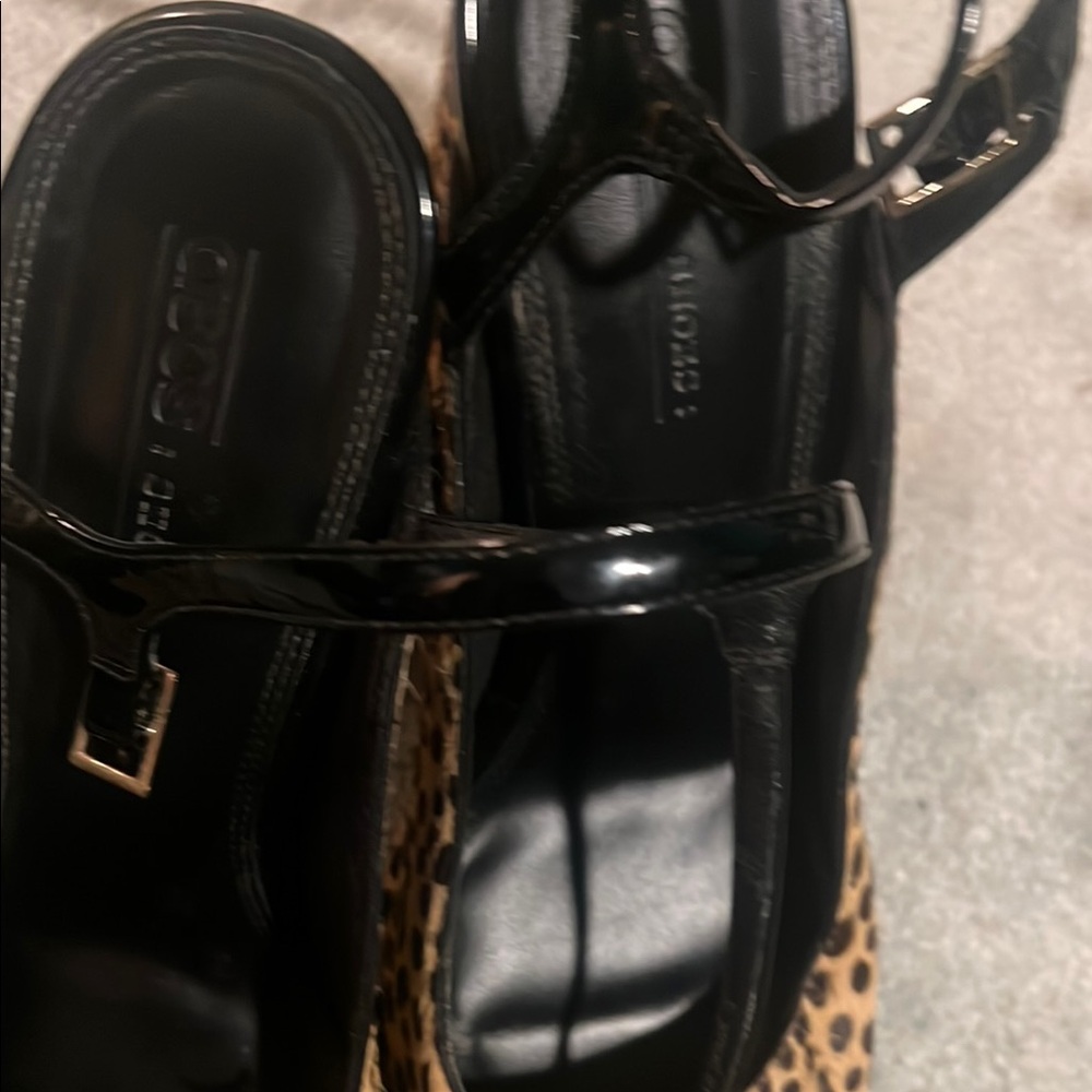 Chic Black and Tan Women's Shoes - Picture 5 of 5